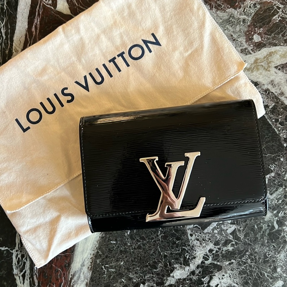 LOUIS VUITTON Epi Electric Louise PM Black Patent Leather Crossbody w/ Strap